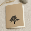 Produktabbildung Trauerkarte mit geprägtem Baum und Naturpapier