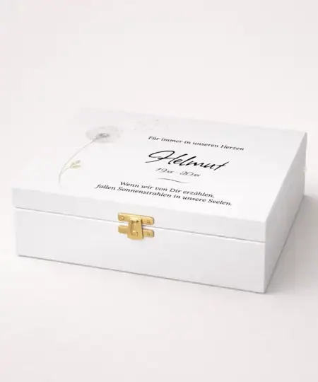 Weiße personalisierte Erinnerungsbox aus Holz mit Pusteblumen Motiv und Gravur „Für immer in unseren Herzen“ als Trauerbox für Erinnerungsstücke